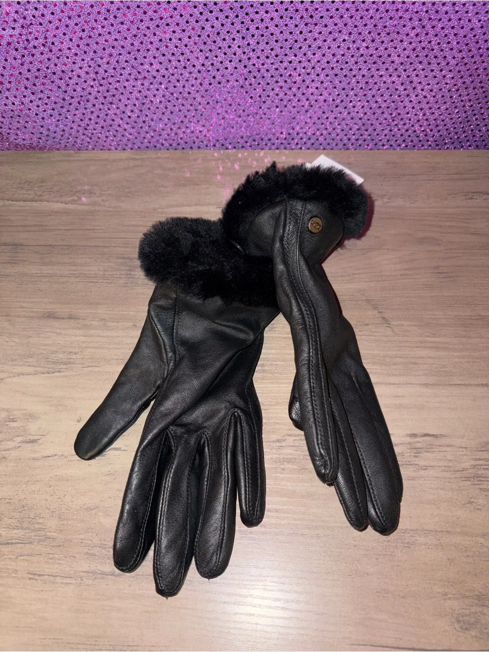 🆕💜UGG NWT Black Genuine Leather Gloves Real Fur Trim Wool Cashmere Lining Size M